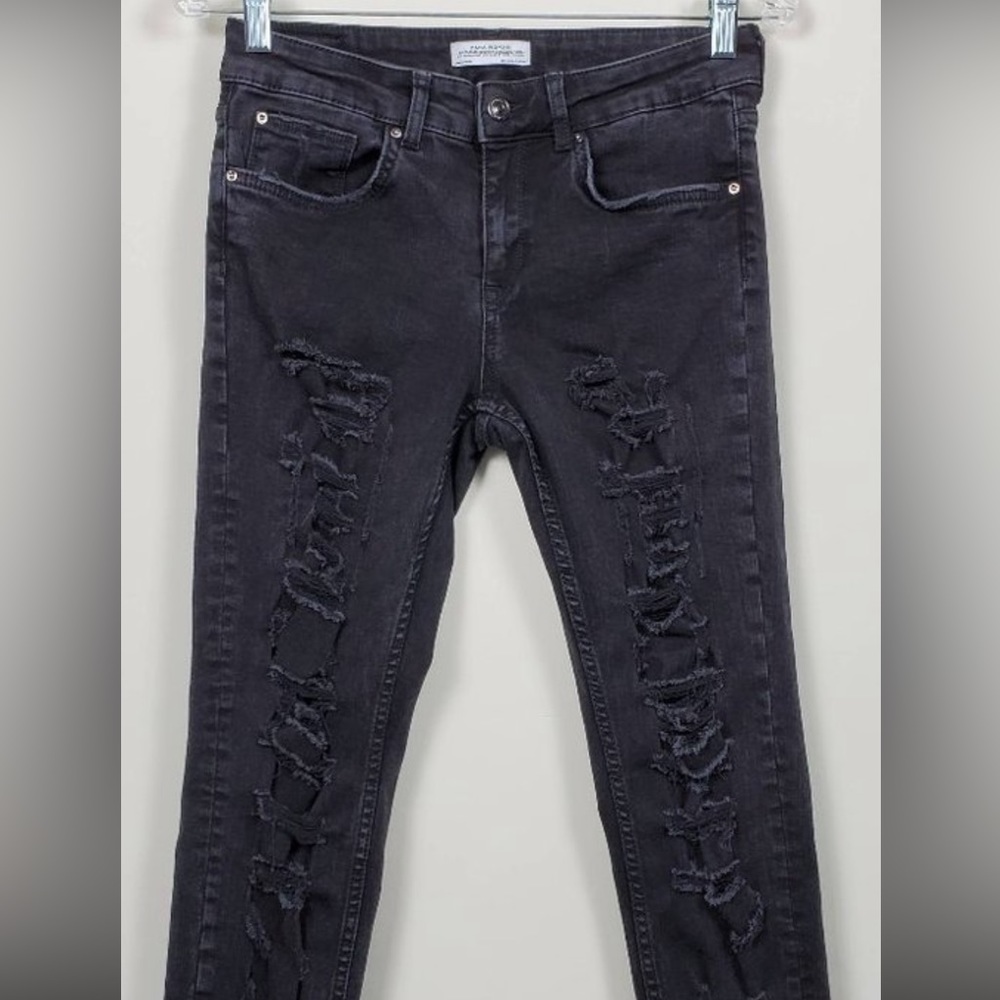 ZARA Women’s Black Skinny Distressed Jean